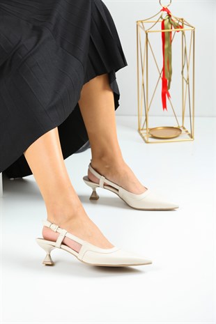Motivo Sivri Burun Galvano Kadın Topuklu Ayakkabı