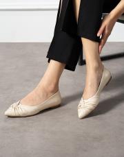 fiesta büzgü detaylı sivri burun kadın babet bej 2