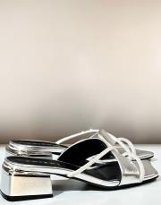 ancel çapraz taşlı bantlı kırışıkı rugan detaylı kare topuk terlik gümüş 2